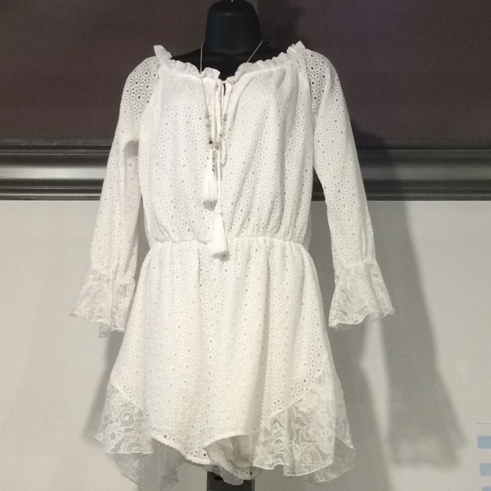 Umgee off-Shoulder Romper w/ Floral Lace detail